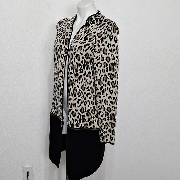 Chico's Preppy Convertible Length Animal Print Academia Cardigan Sweater Size M - Picture 8 of 16